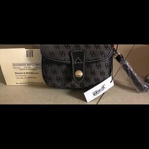 Dooney & Bourke small wristlet